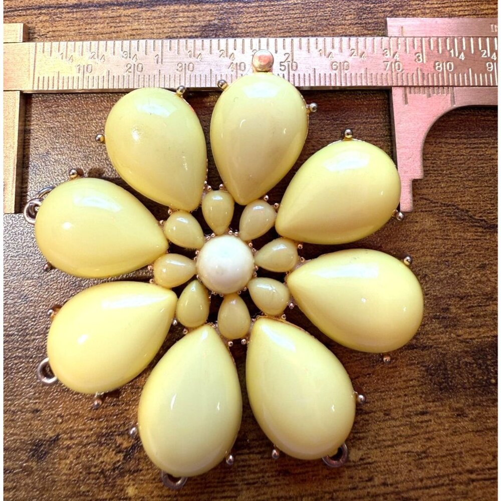 VTG Yellow Lucite Flower Jewelry Parts Lot – Large & Small Daisy Components Craf